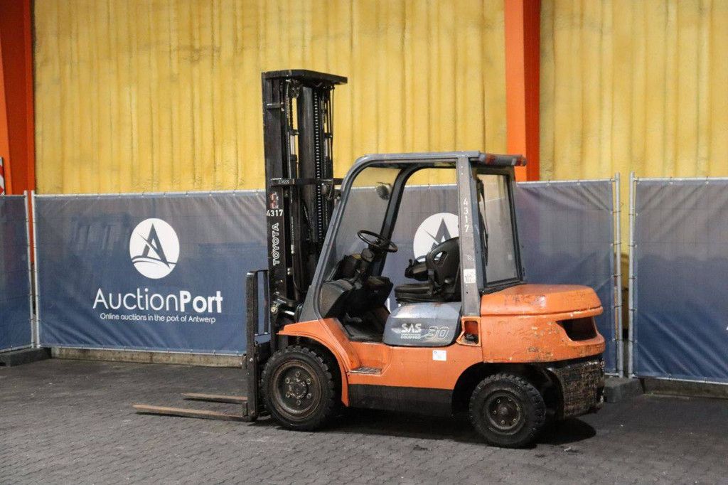 Forklift Toyota 02-7FDF30 Diesel 3000kg 6.0m 2007