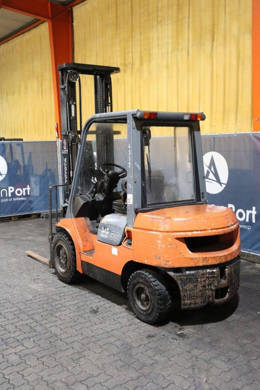 Forklift Toyota 02-7FDF30 Diesel 3000kg 6.0m 2007
