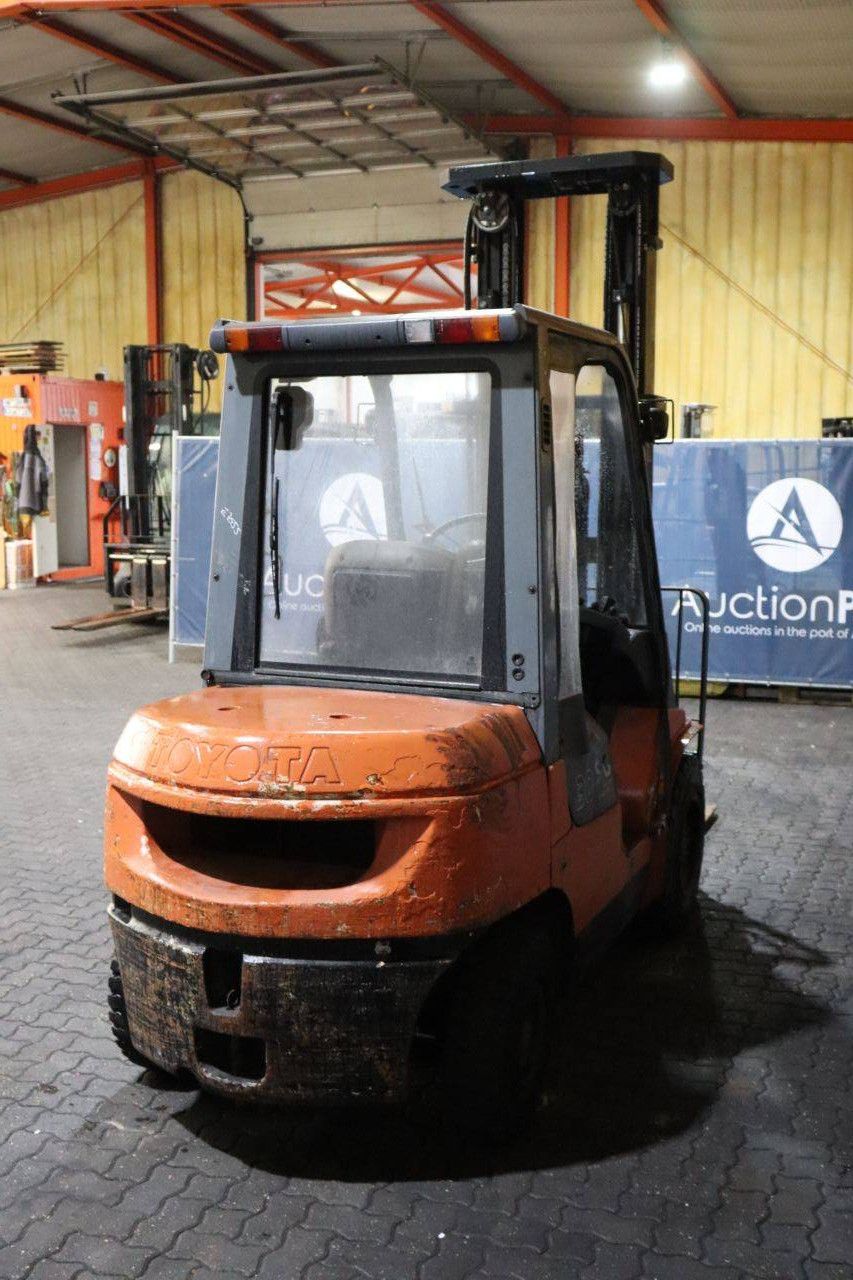 Forklift Toyota 02-7FDF30 Diesel 3000kg 6.0m 2007