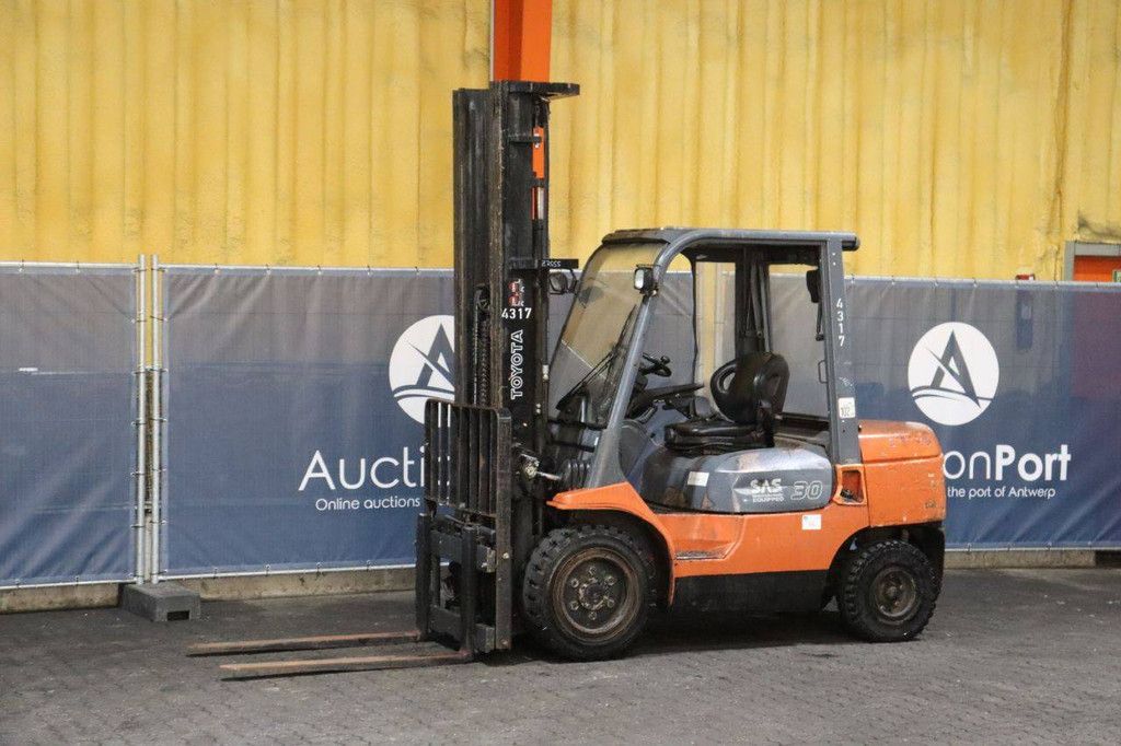 Forklift Toyota 02-7FDF30 Diesel 3000kg 6.0m 2007
