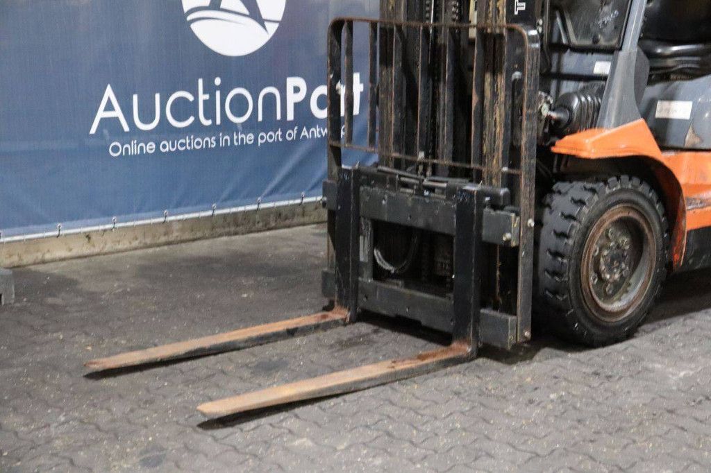 Forklift Toyota 02-7FDF30 Diesel 3000kg 6.0m 2007