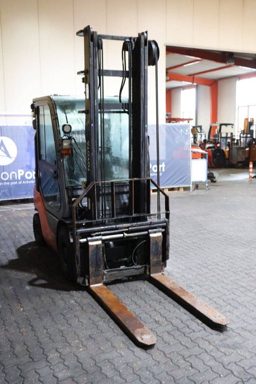 Forklift Toyota Tonero 2.5, 8FG25 LPG 2500kg 4.5m 2015