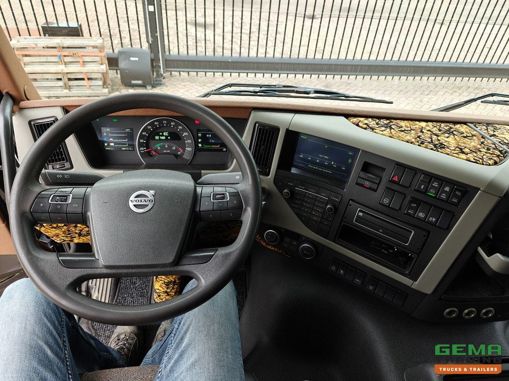 Volvo FM500 8x2/6 Globetrotter Euro6B - Open Loading Platform 7.3M - HH Floor - Aluminum Sideboards - Steering/Lift Axles