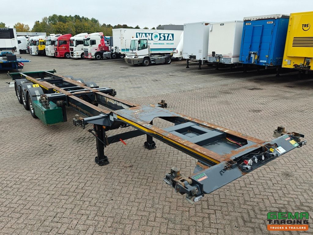 M&V Euro 802 Renders MULTI 3-Axle SAF - Disc Brakes - Lift Axle - Center/Rear Slider - All Connections - QuickLock