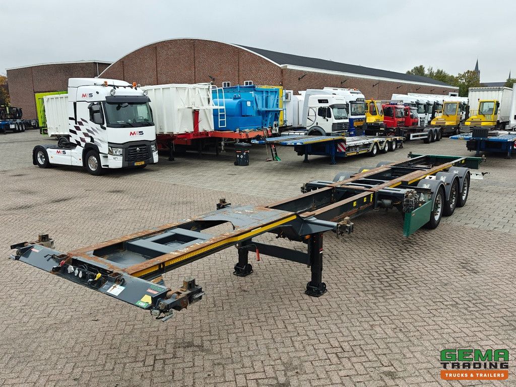 M&V Euro 802 Renders MULTI 3-Axle SAF - Disc Brakes - Lift Axle - Center/Rear Slider - All Connections - QuickLock