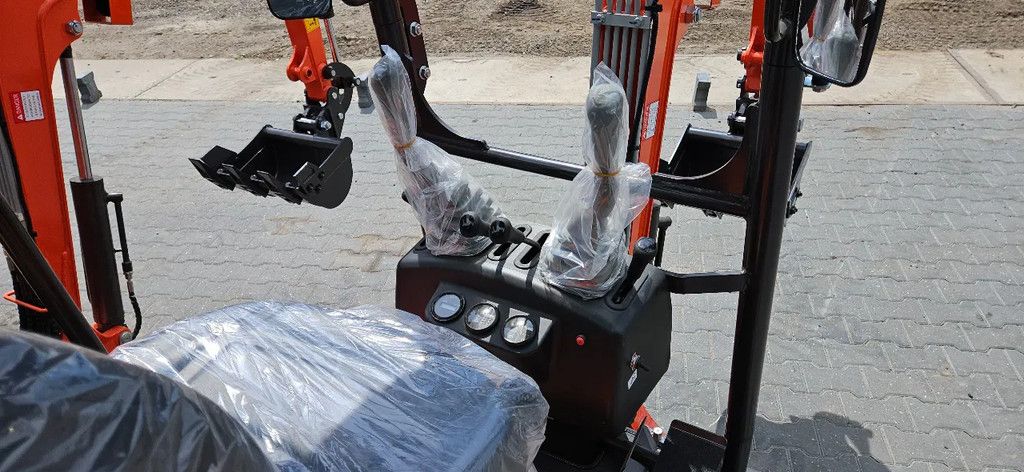 Rhinoceros Kubota XN12-8 mini graafmachine