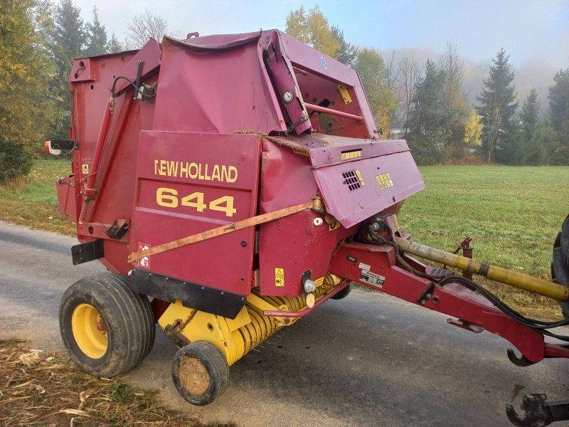 New Holland 644