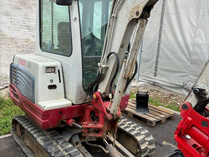 Takeuchi TB228 mit Powertilt