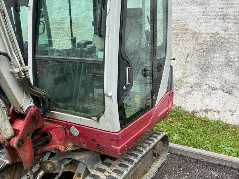 Takeuchi TB228 mit Powertilt
