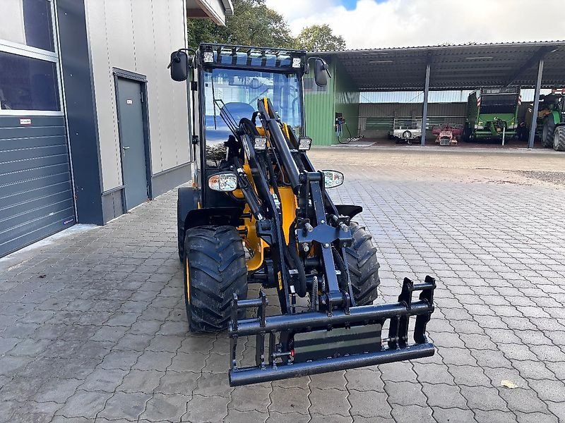 JCB 403 Plus