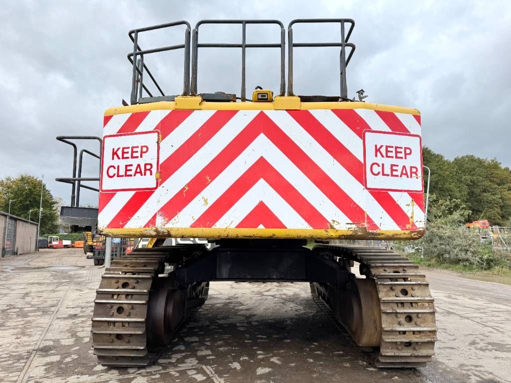 Komatsu PC700LC-8EO - Adjustable UC / Hydraulic Stairs