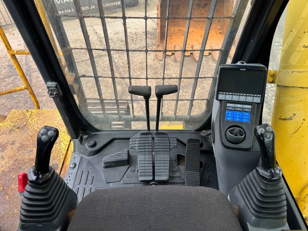 Komatsu PC700LC-8EO - Adjustable UC / Hydraulic Stairs