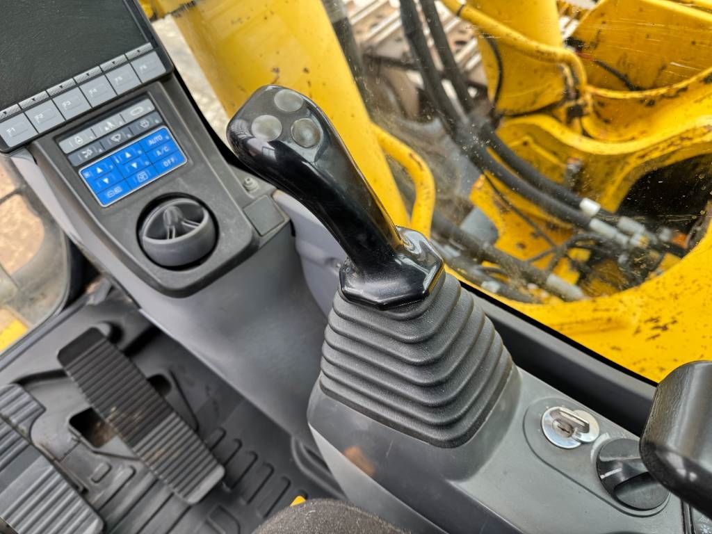 Komatsu PC700LC-8EO - Adjustable UC / Hydraulic Stairs