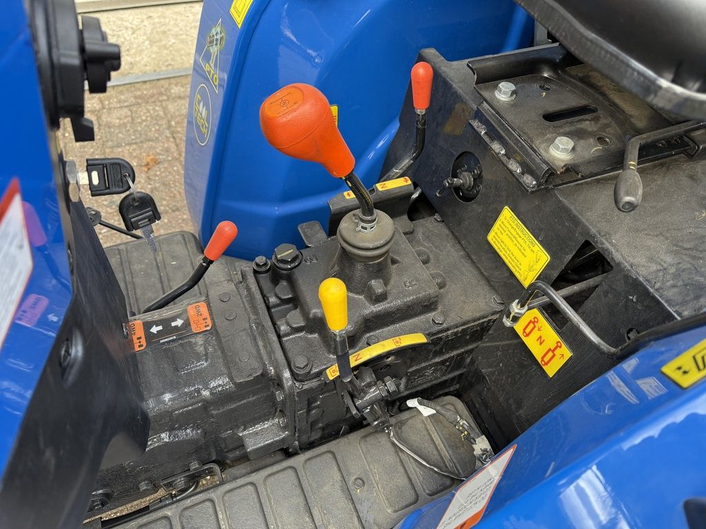 Solis 20 4WD minitractor agribanden met frontlader / voorlader