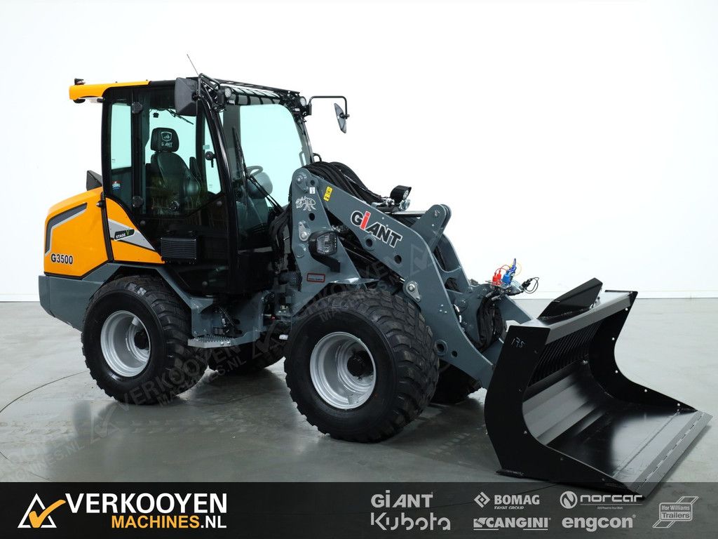 2025 Giant G3500 (Cabine) VK10361