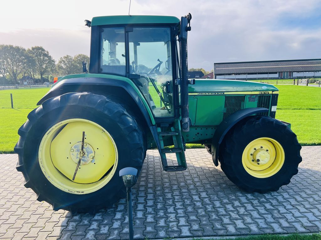 John Deere 6610