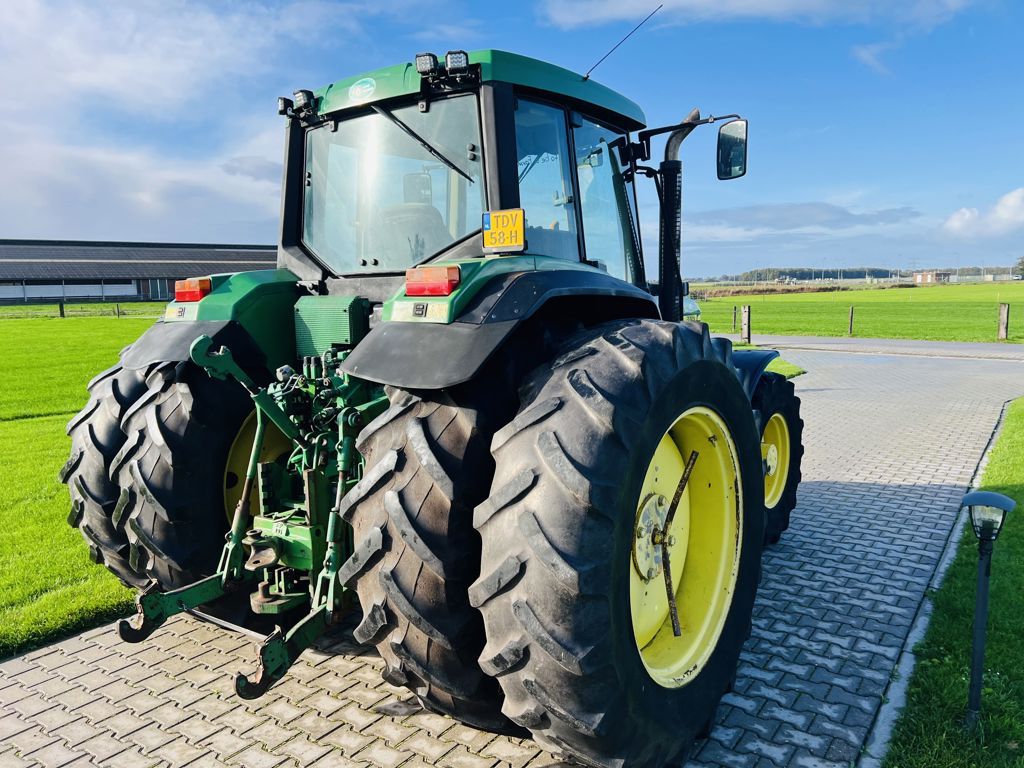 John Deere 6610