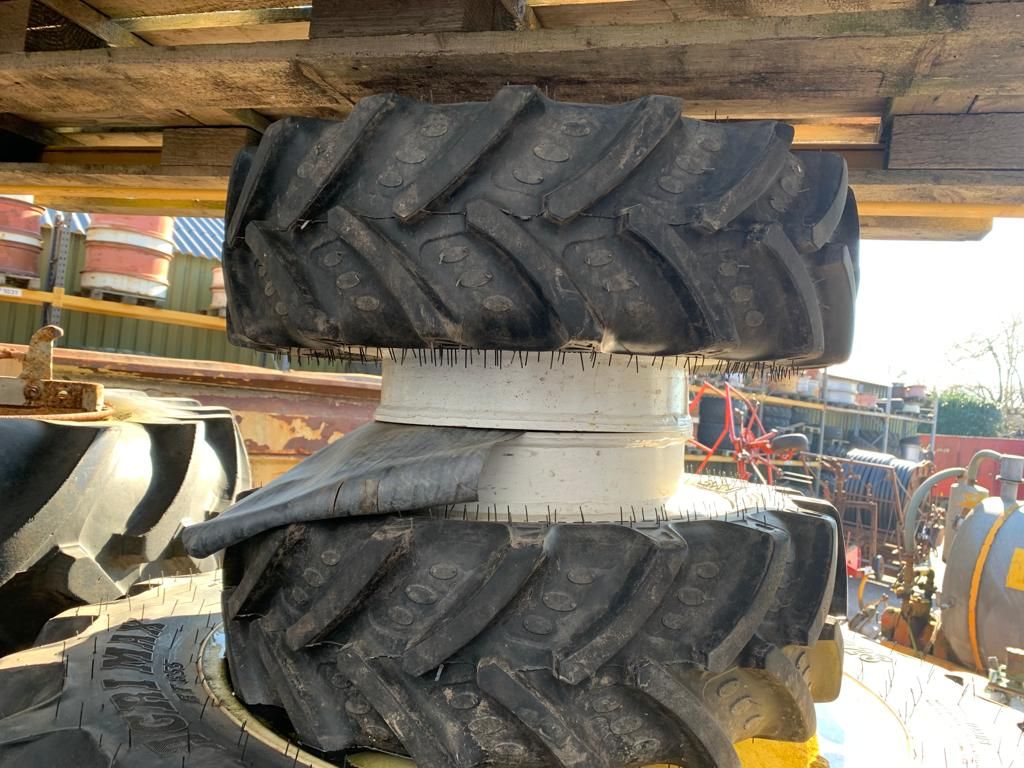 BKT 200/70R16