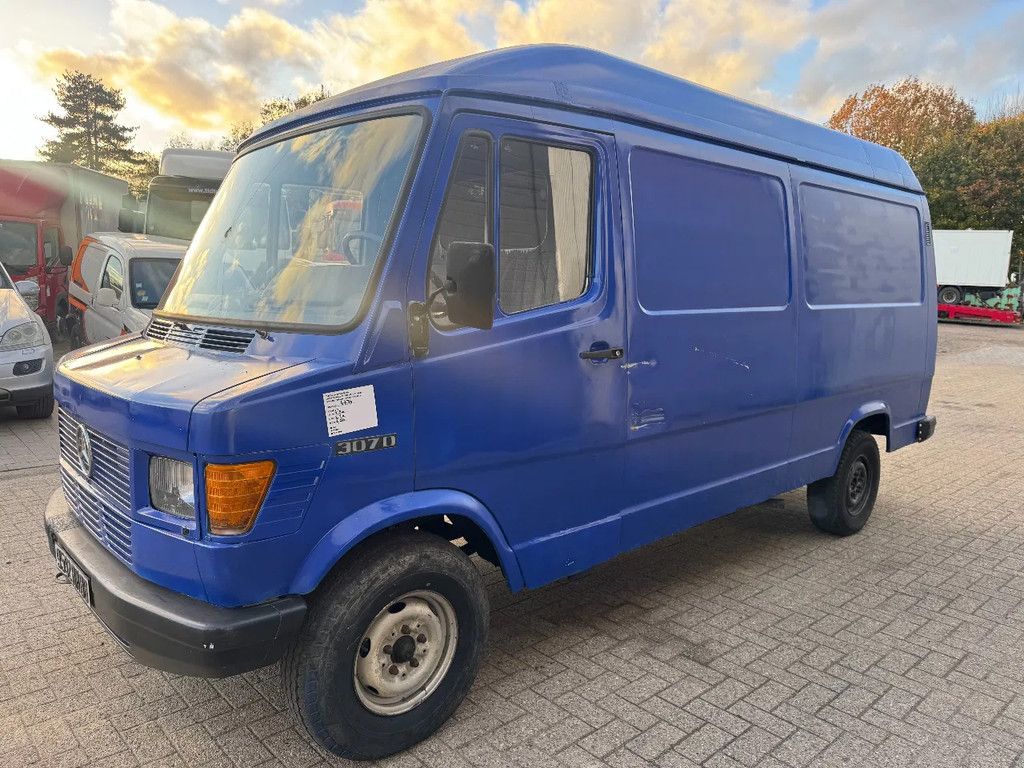 Mercedes-Benz TN 307D **FRENCH VAN - CAMIONETTE FRANCAIS**
