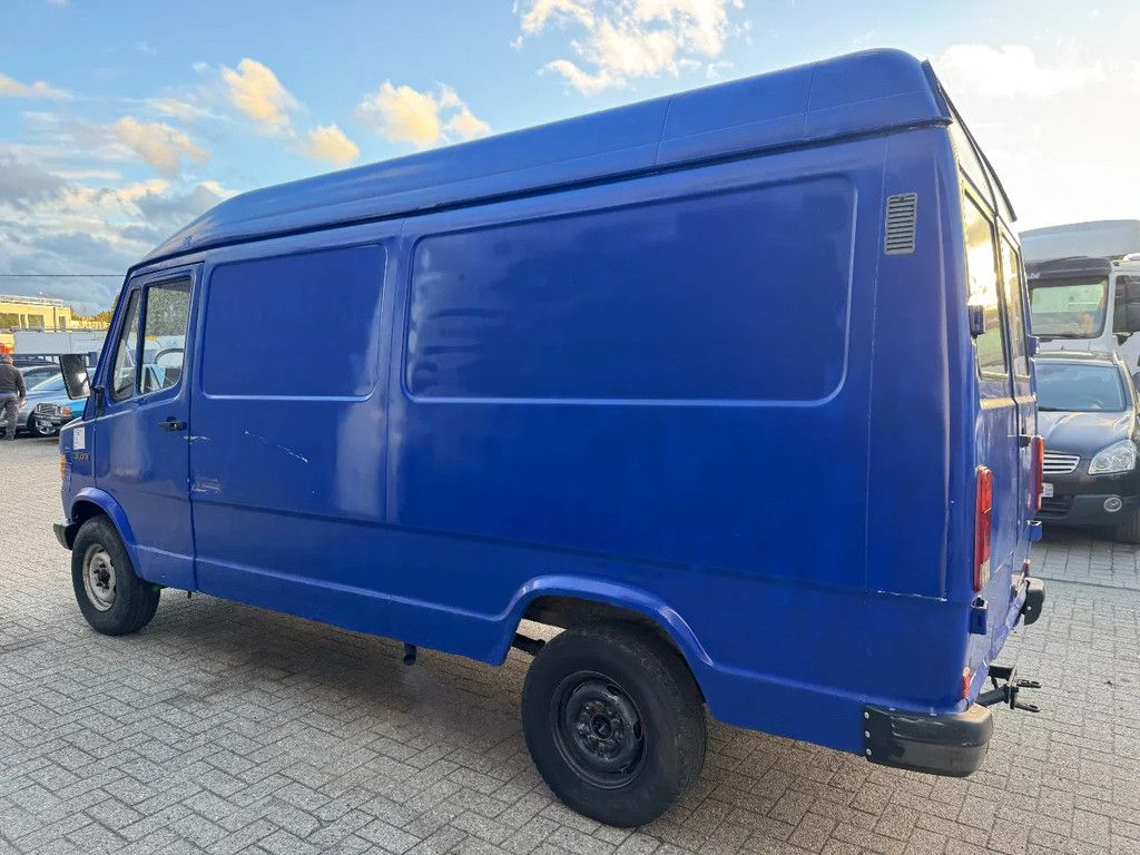 Mercedes-Benz TN 307D **FRENCH VAN - CAMIONETTE FRANCAIS**
