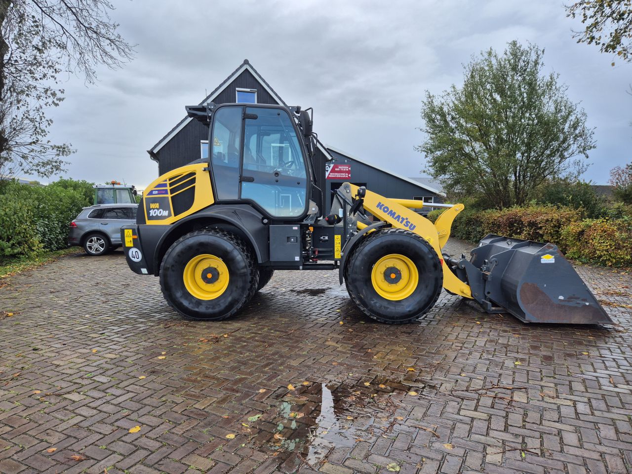 Komatsu WA 100M-8