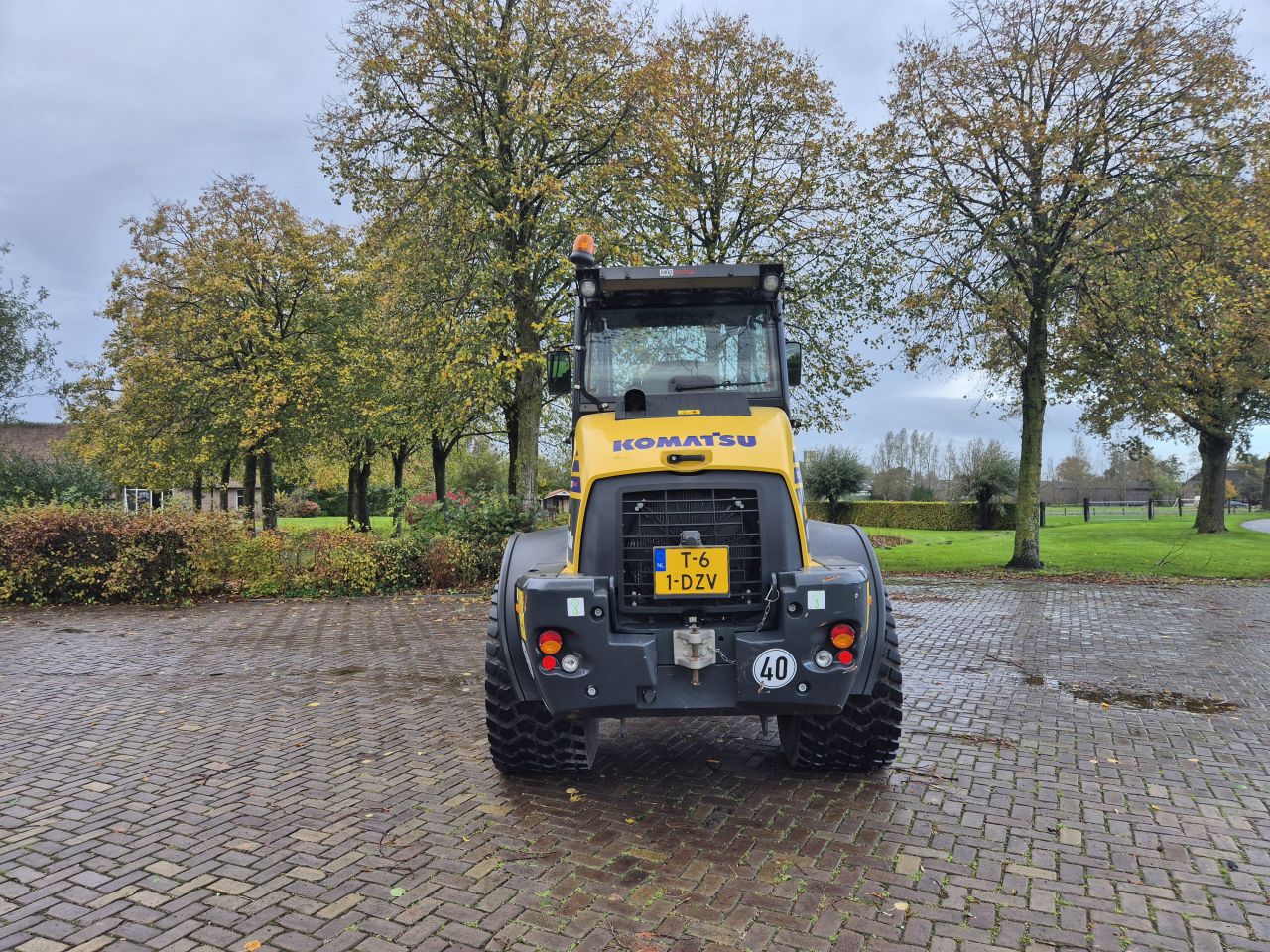 Komatsu WA 100M-8