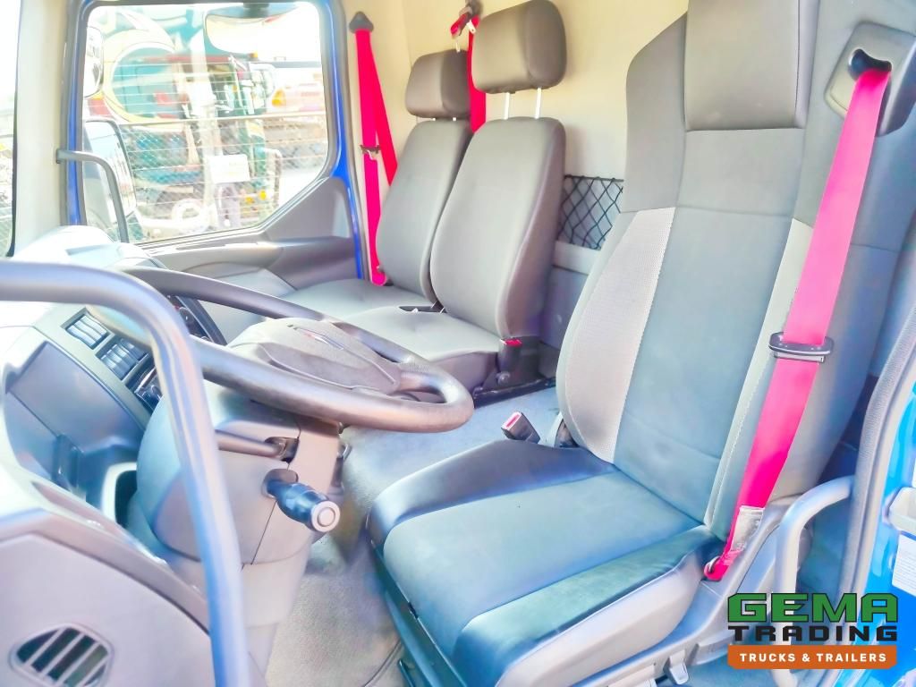 Renault D12 4x2 Daycab Euro6 Closed Loading Platform 7.25m + 1500KG Tail Lift - Side Door (V595)