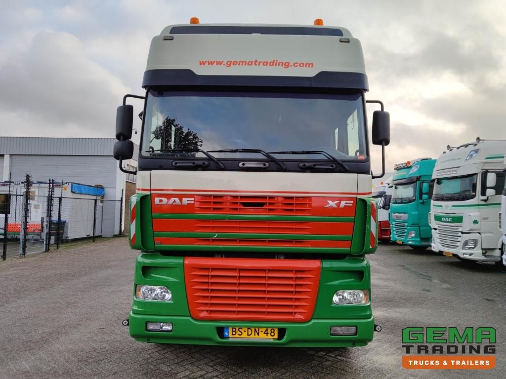 DAF FAK XF95.430 8x2 SuperSpaceCab Euro3 - CurtainSider 7,31m + Rampe 16T - Maschinentransporter - 6 Personen (V558)