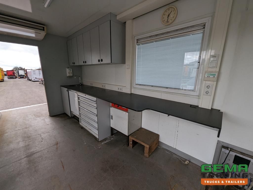 DAF FA LF55.180 4x2 Daycab 15T Euro4 Mobile Office / Camper / Workshop - Manual - Airco - Dhollandia Laadklep 1500KG - 150.000KM (V690)