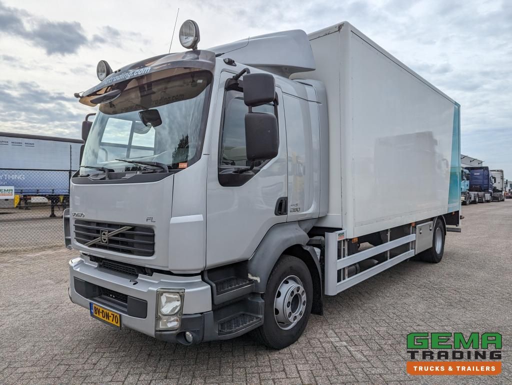 Volvo FL280 4x2 SleepCab 16T Euro5 6CIL - 5.60m GeslotenBak + Laadklep 2500KG - Standkachel - Zijdeur - Servicewagen (V758)