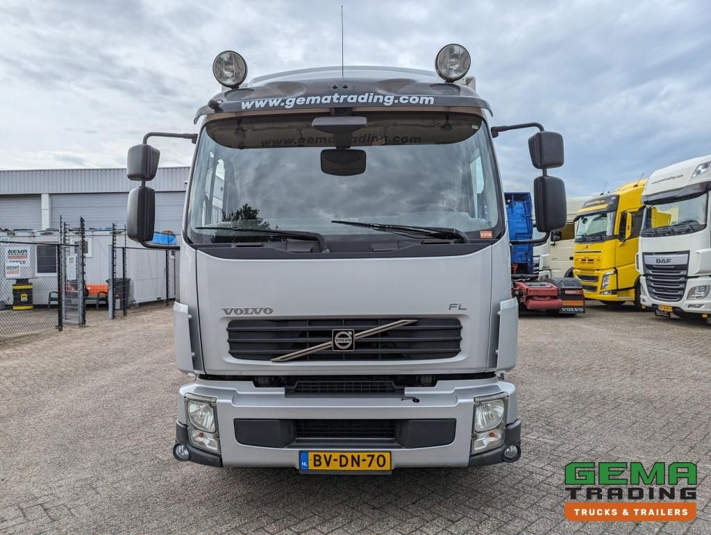Volvo FL280 4x2 SleepCab 16T Euro5 6CIL - 5.60m GeslotenBak + Laadklep 2500KG - Standkachel - Zijdeur - Servicewagen (V758)