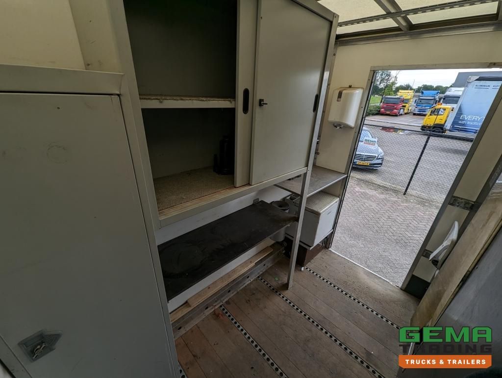 Volvo FL280 4x2 SleepCab 16T Euro5 6CIL - 5.60m GeslotenBak + Laadklep 2500KG - Standkachel - Zijdeur - Servicewagen (V758)