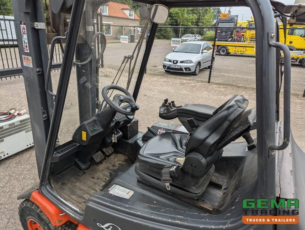 Linde E30 02 – 4058 Uhr – Duplexmast – Vollgummireifen – Eurotron 80V-80A Ladegerät (M34)