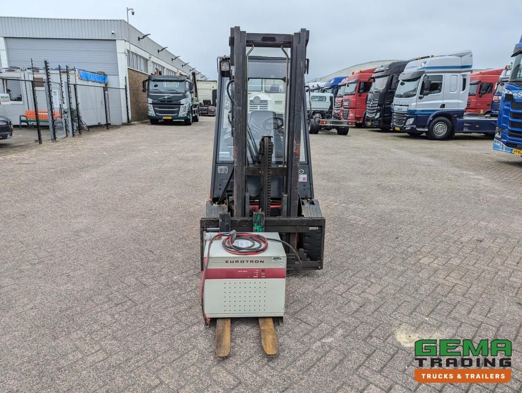 Linde E30 02 – 4058 Uhr – Duplexmast – Vollgummireifen – Eurotron 80V-80A Ladegerät (M34)