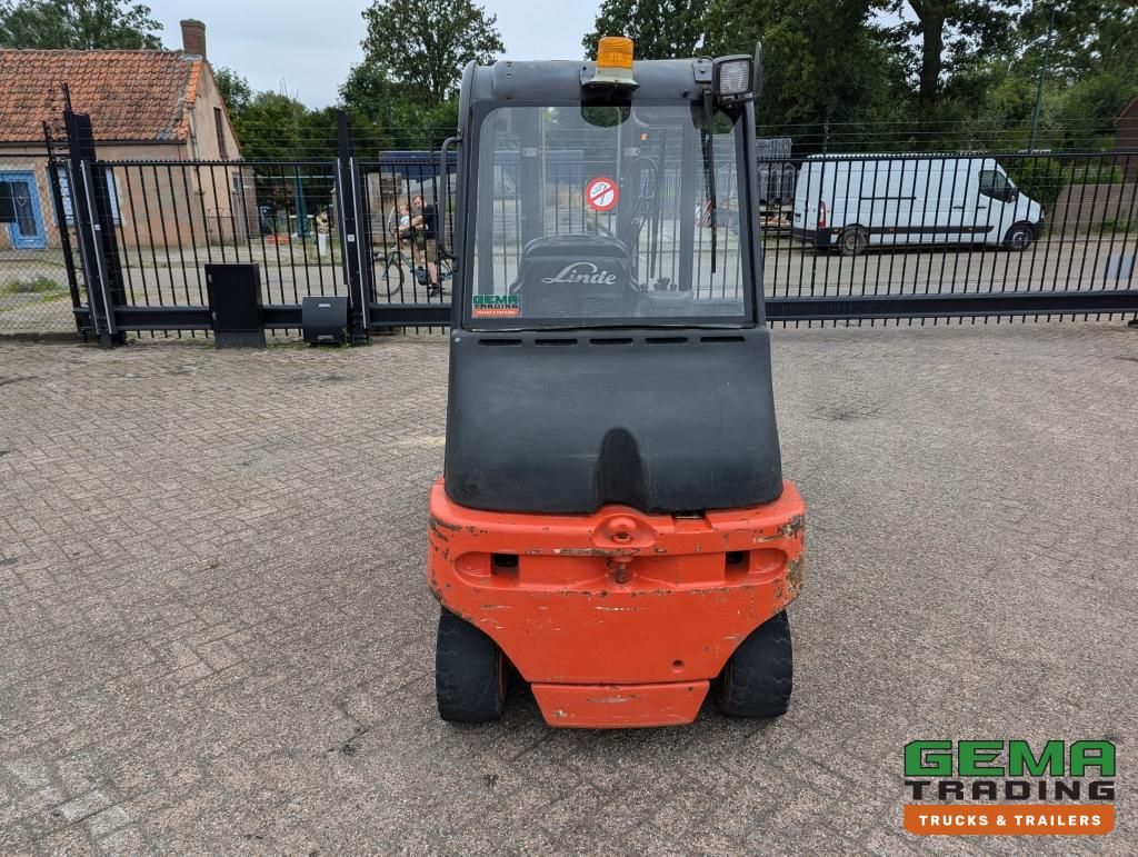 Linde E30 02 – 4058 Uhr – Duplexmast – Vollgummireifen – Eurotron 80V-80A Ladegerät (M34)