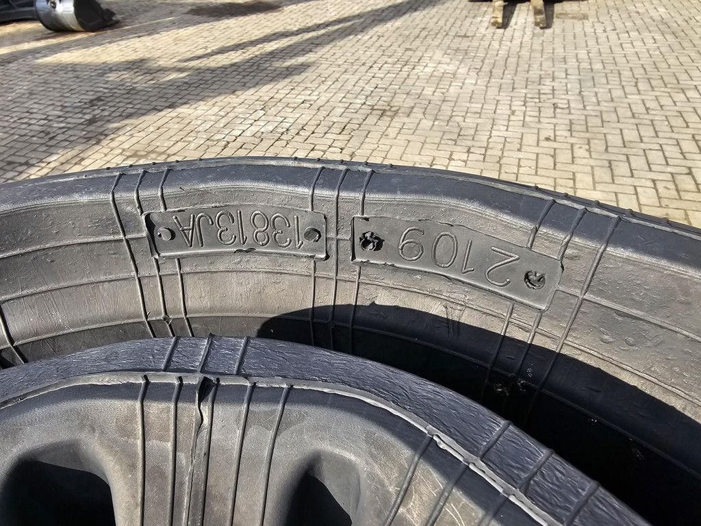 Bobcat T590 Tracks WE1242