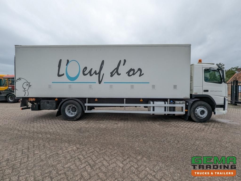 Volvo FM330 4x2 Daycab Euro5 Hühnercontainer 8,2 m + Webasto-Heizung + Dhollandia 2000 kg