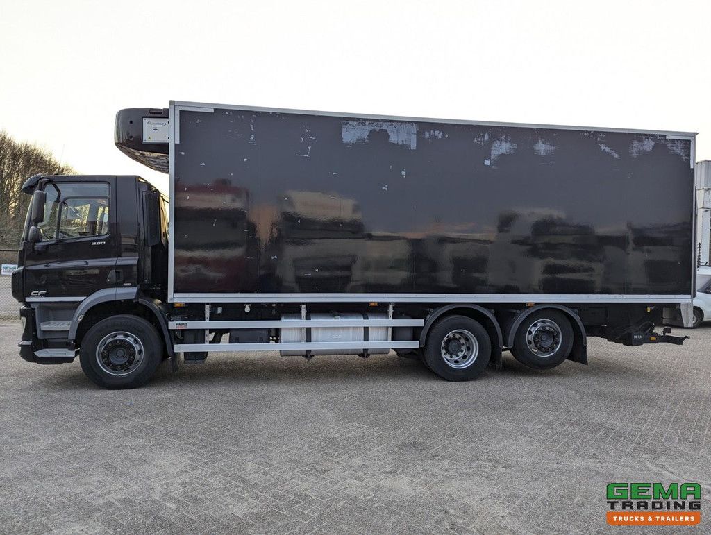 DAF CF 280 FAN 6x2/4 DagCab Euro6 - Koel-VriesBak 7.9m + Carrier Supra 1150MT + Laadklep 2000kg