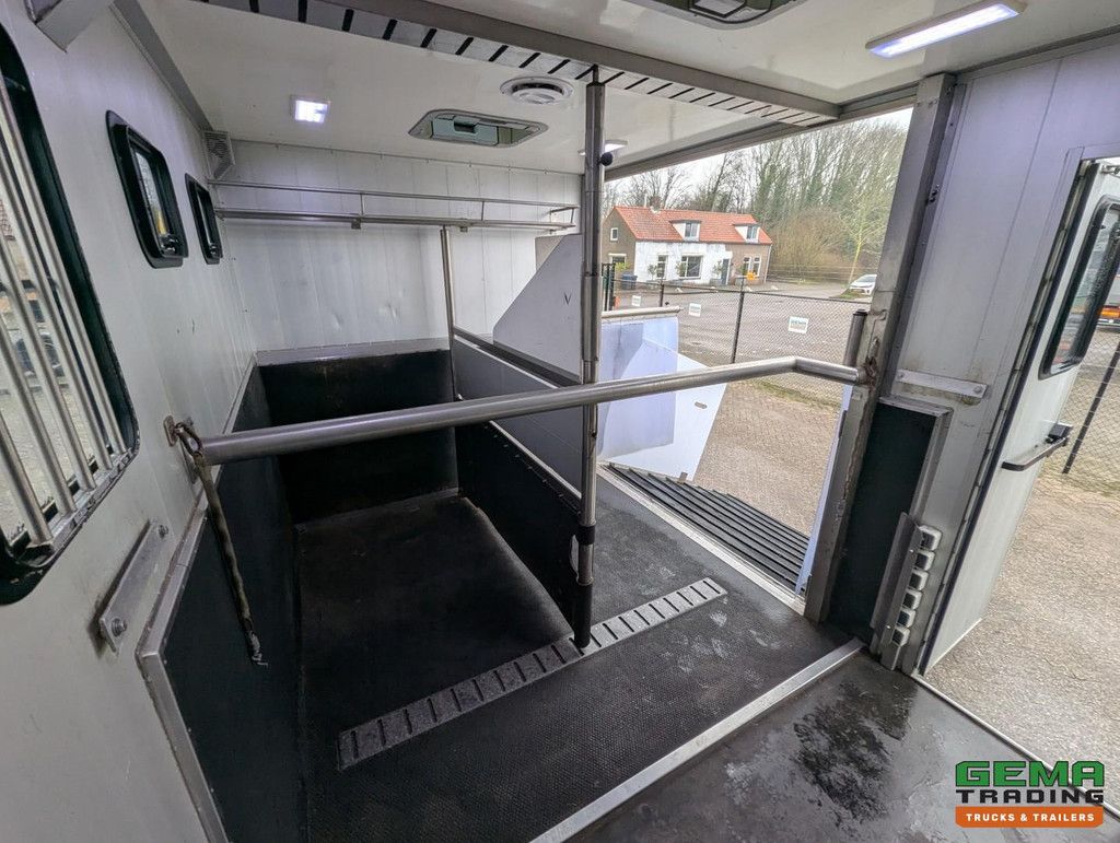 MAN TGL 12.180 4x2 DoKa 7 pers. Euro5 EEV - Horse truck 2 horses - 147.000 km!