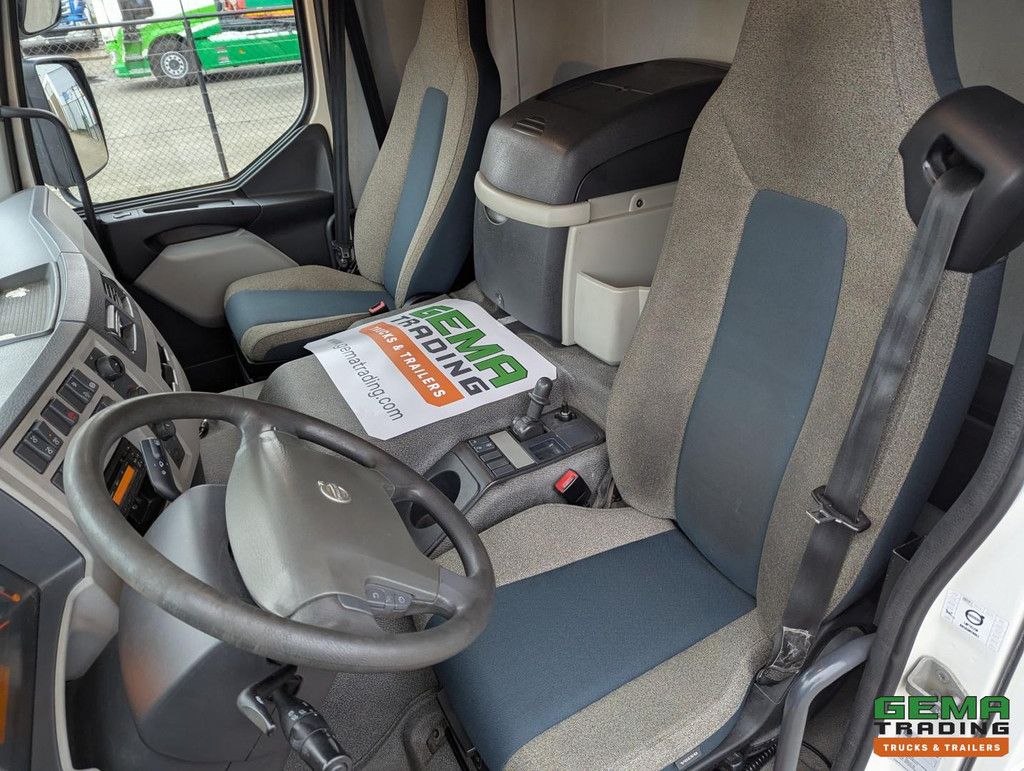 Volvo FE320 4x2 Daycab Euro 6 - Closed Body 7.6m + Tail Lift 2000KG - Side Doors - Fully Air Suspension