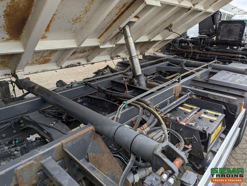 Volvo FL240 4x2 Dagcab Euro5 - 2 Zijdige Kipper + Kraan Hiab 088ES-3 HIDUO - RadioGrafisch - 39.900KM!