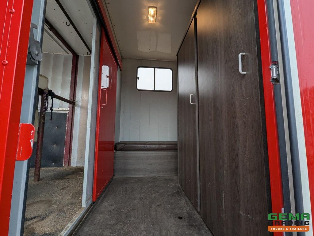 Iveco Tector ML120E24D 4x2 Euro3 DoubleCab – Pferdekutsche 3 Pferde – KleidungZimmer – Hydr. Ladebordwand- TOP!