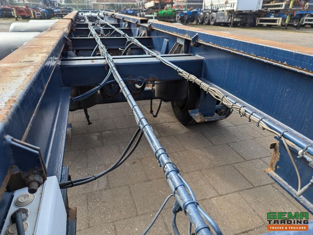 Renders RMOC 12 27CC 3-Achsen-BPW – Doppelbereifung – Trommelbremsen – 40 Fuß – Sattelhöhe 105 cm