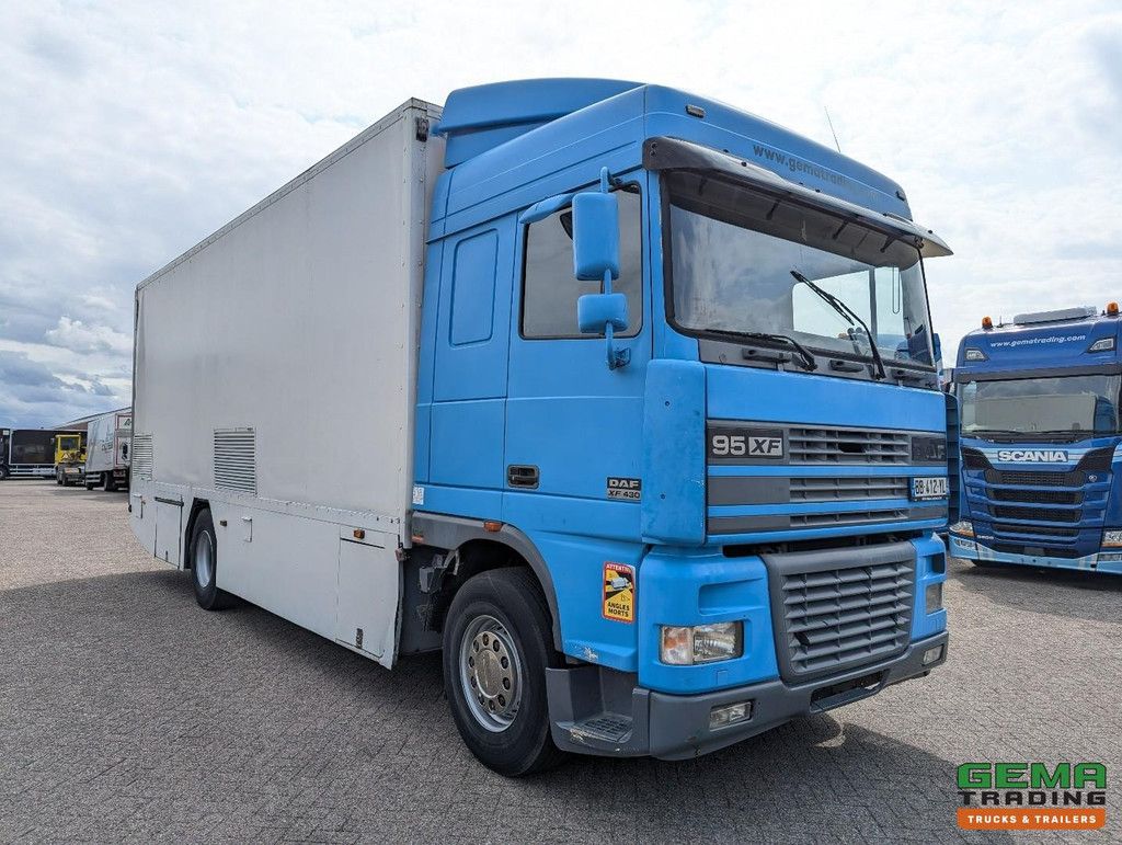 DAF XF95.430 4x2 Spacecab Euro2 - Retarder - Closed box 7.7m - Manual transmission - Catch jaw