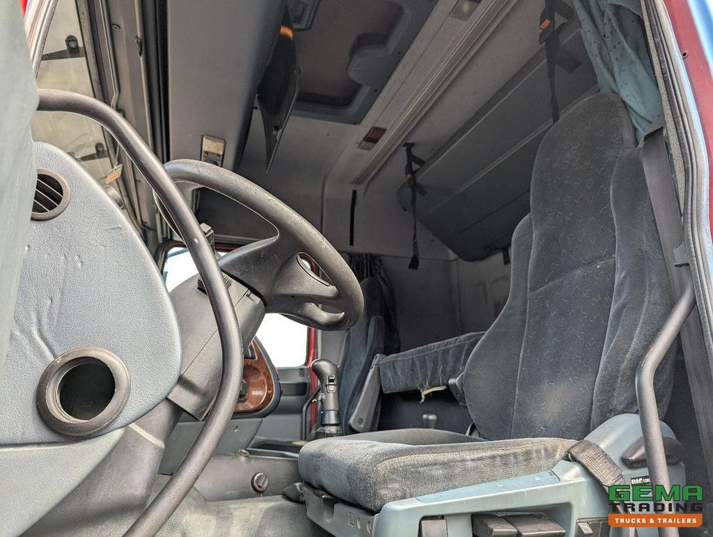 DAF XF95.430 4x2 Spacecab Euro2 - Retarder - Closed box 7.7m - Manual transmission - Catch jaw