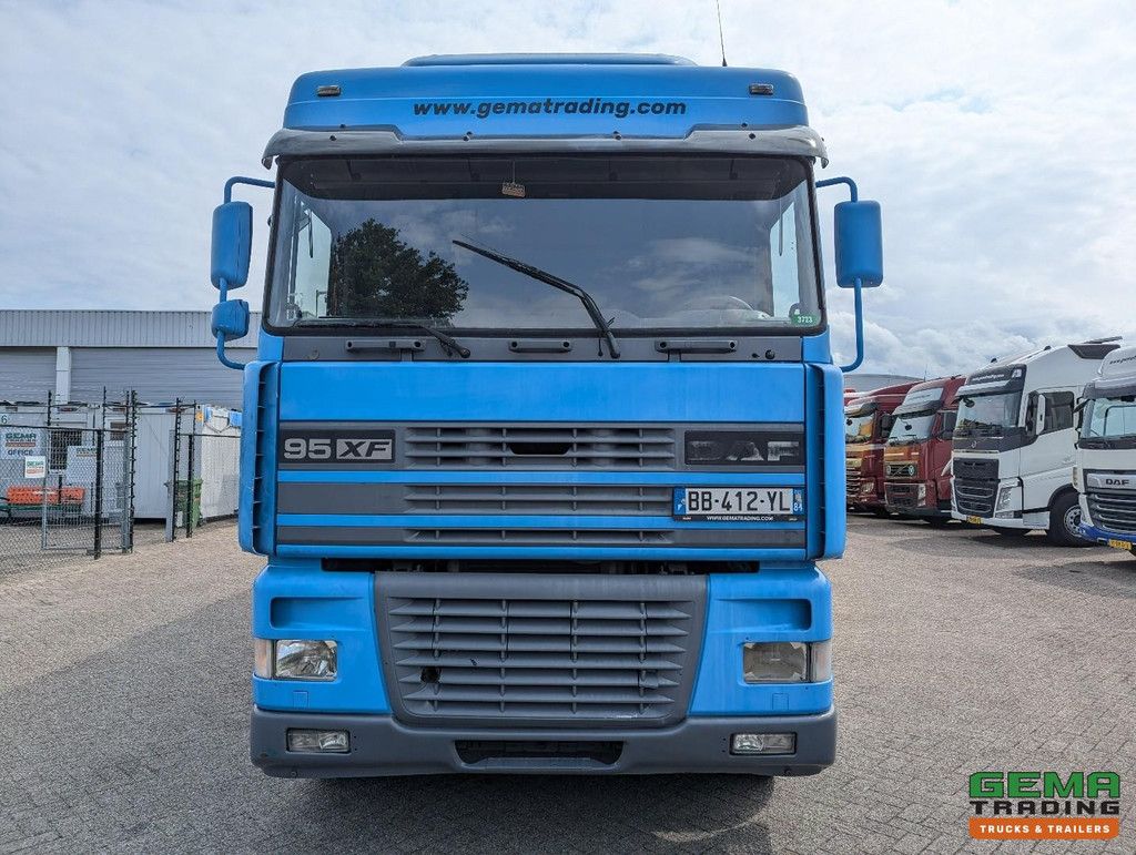 DAF XF95.430 4x2 Spacecab Euro2 - Retarder - Closed box 7.7m - Manual transmission - Catch jaw