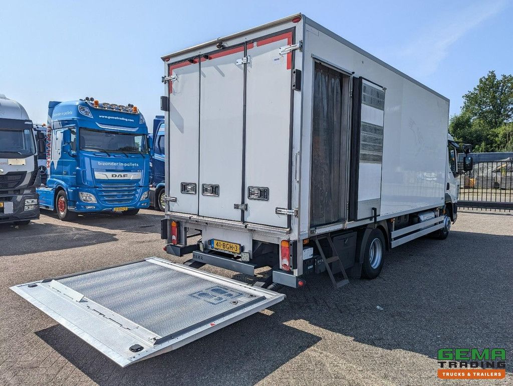 DAF LF 210 FA 4x2 Slaapcab Euro6 - Koelbak 5.5M + Konvekta/Solar-Koeler + Laadklep 1500KG - Zijdeur - 08/2025 APK
