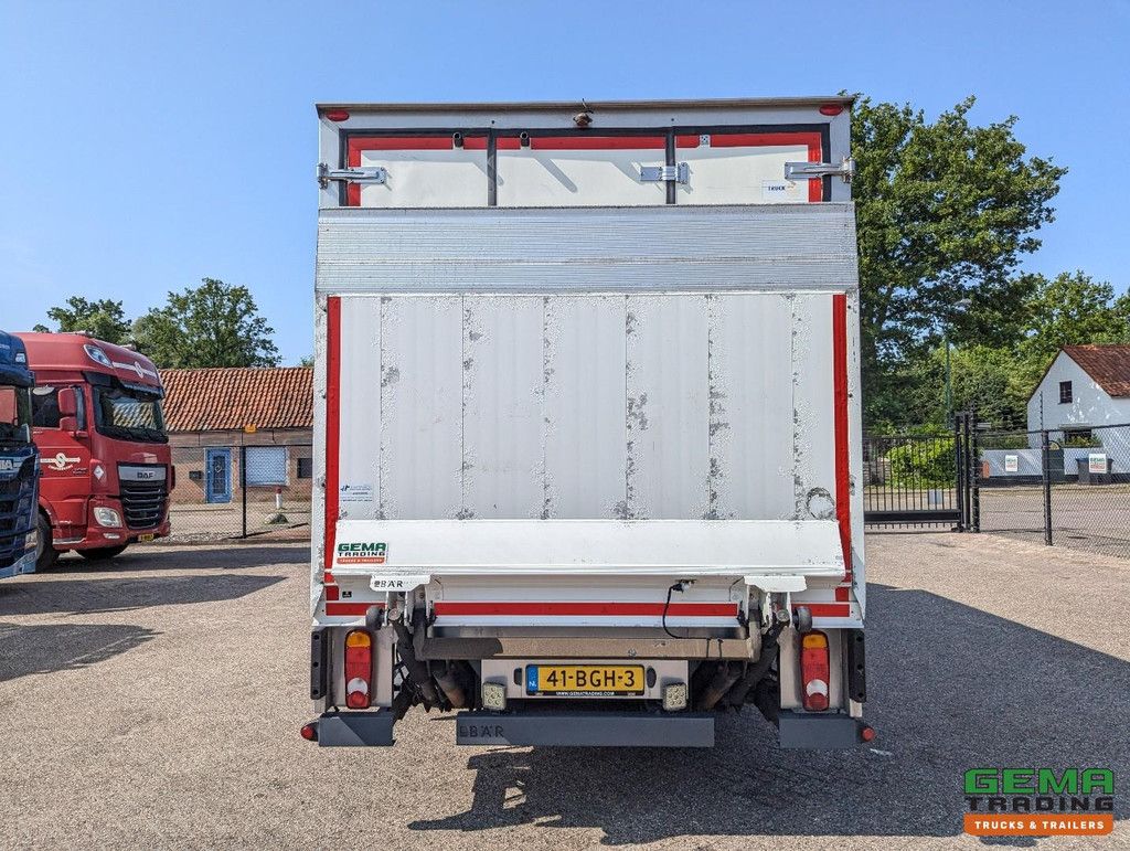 DAF LF 210 FA 4x2 Slaapcab Euro6 - Koelbak 5.5M + Konvekta/Solar-Koeler + Laadklep 1500KG - Zijdeur - 08/2025 APK