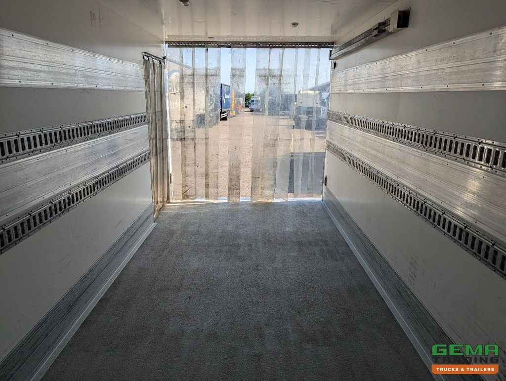 DAF LF 210 FA 4x2 Slaapcab Euro6 - Koelbak 5.5M + Konvekta/Solar-Koeler + Laadklep 1500KG - Zijdeur - 08/2025 APK