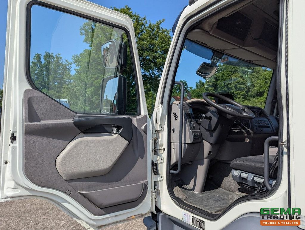 DAF LF 210 FA 4x2 Slaapcab Euro6 - Koelbak 5.5M + Konvekta/Solar-Koeler + Laadklep 1500KG - Zijdeur - 08/2025 APK